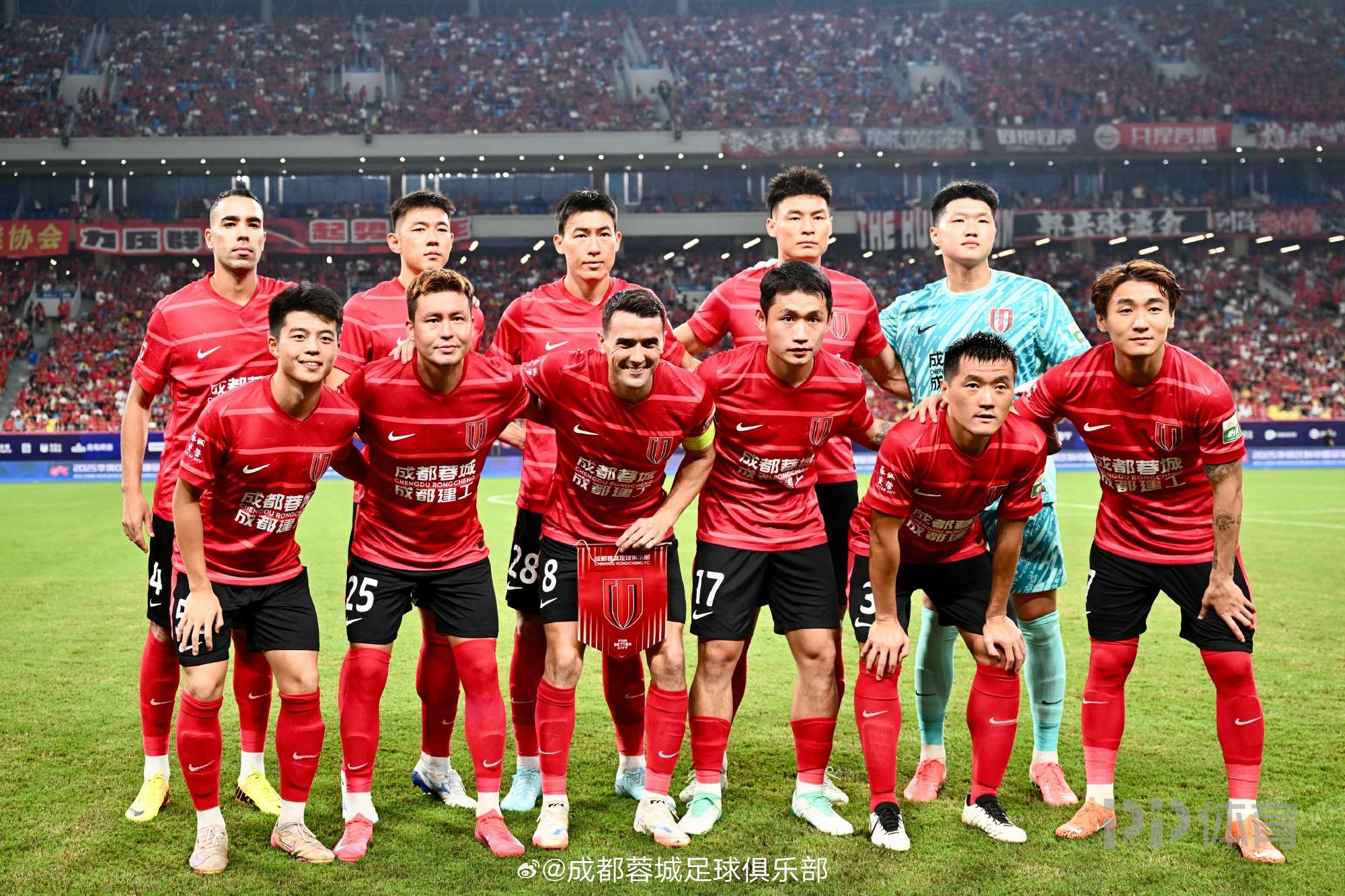 aiyouxi-成都蓉城训练开放日，今晚调整名单引欢呼，西甲在即，训练强度明显提升的简单介绍